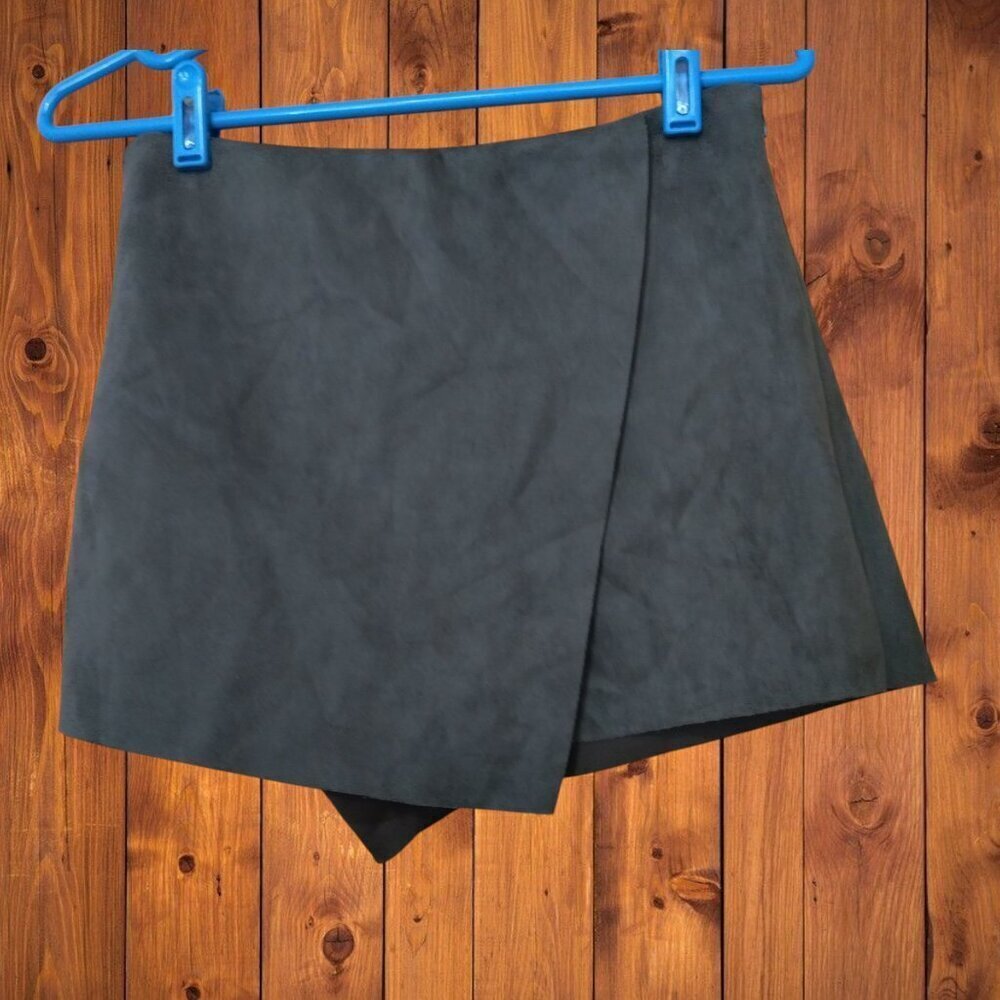 Dress Forum Los Angeles Women's Small Brown Faux Suede Skort Shorts Side Zip
